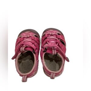 Keen Water Shoes Sandals Girl's Seacamp Closed Toe Bright Pink - size 4 Toddler